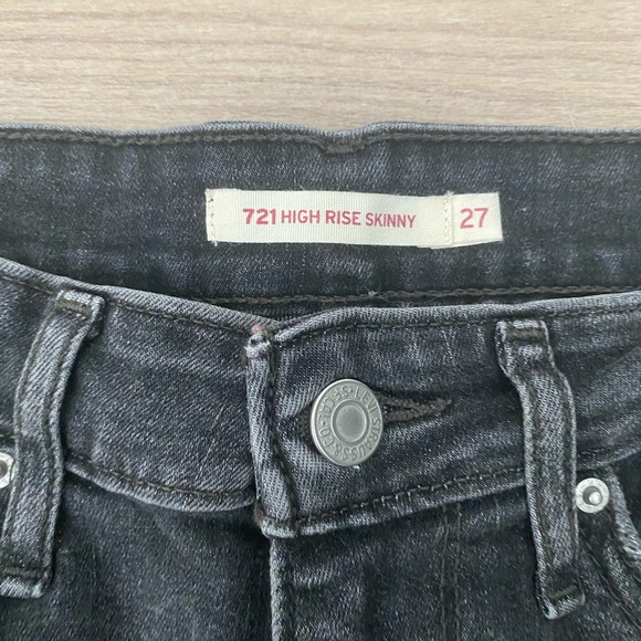 Levi’s shorts - Picture 2 of 3